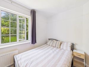 bedroom - click for photo gallery